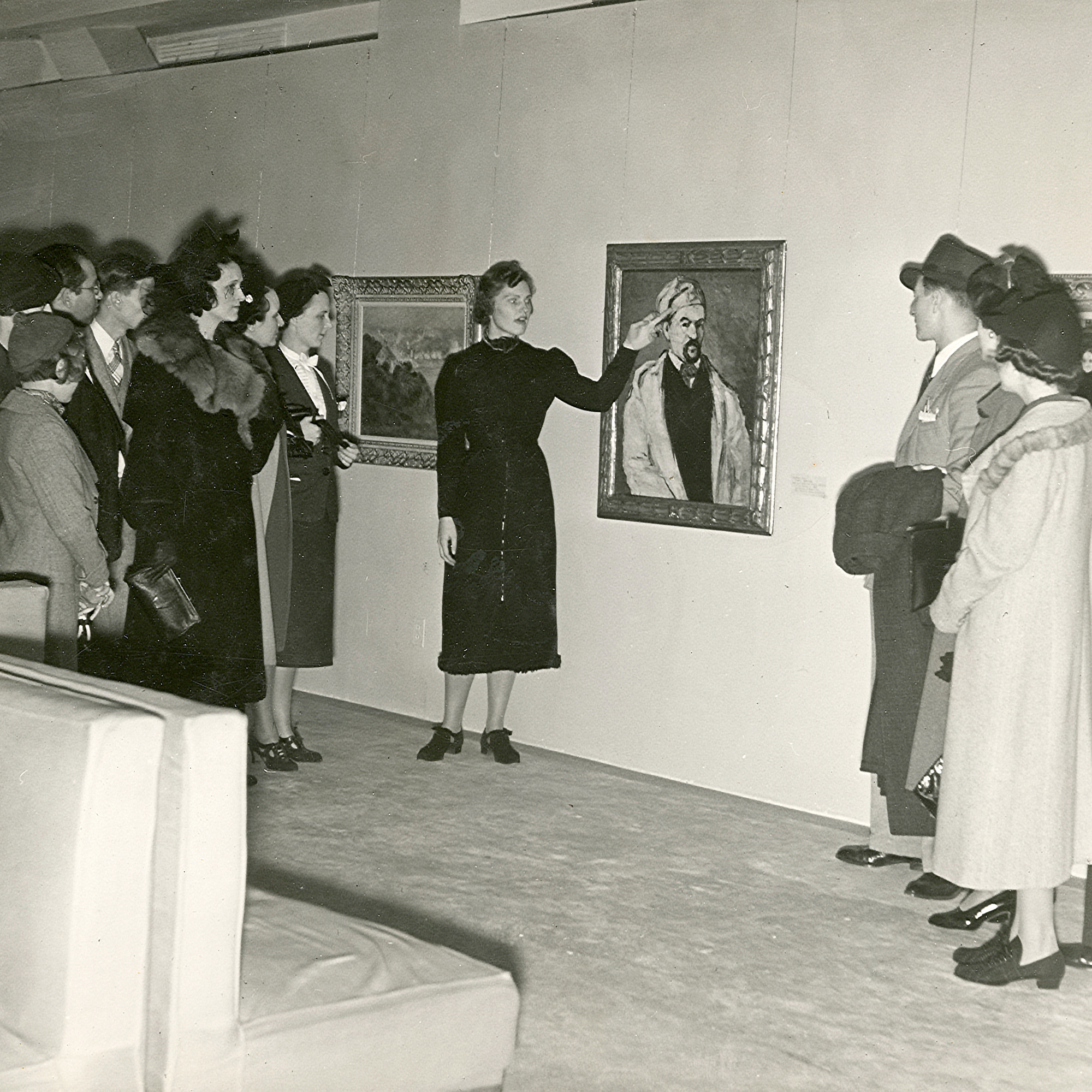 Guided talk by lecturer Ruth Olson at The Museum of Modern Art, New York. c. 1937–1939. Photographic Archive. The Museum of Modern Art Archives, New York. Photo: Beaumont Newhall