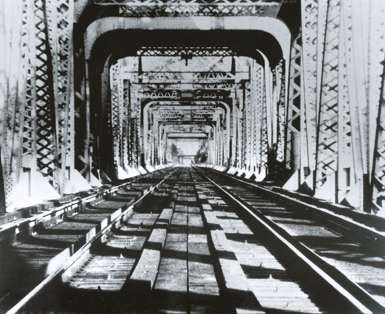 Richard Serra. Railroad Turnbridge. 1976. 16mm film (black and white, silent). Circulating Film & Video Library