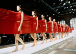A-POC Le Feu, by Issey Miyake and Dai Fujiwara, from the Issey Miyake spring/summer 1999 collection. Photo: Yasuaki Yoshinaga. Courtesy A-POC LE FEU, 1999 Spring Summer ISSEY MIYAKE Paris Collection