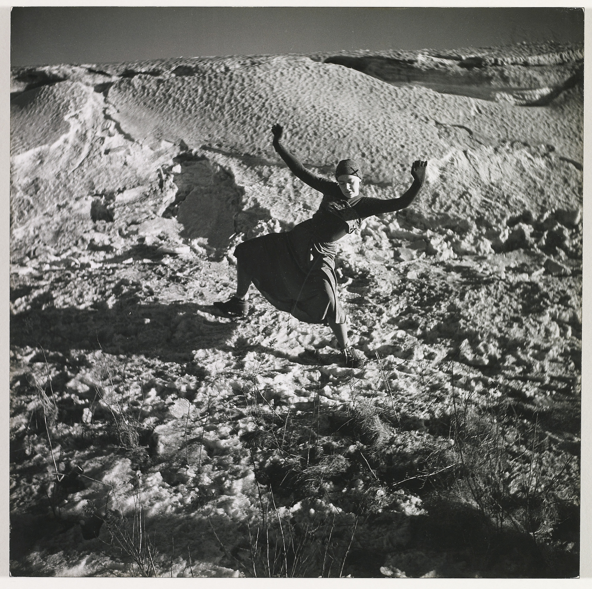 Françoise Sullivan, _Danse dans la Neige (Dance in the snow), nos. 1–17_. 1948
