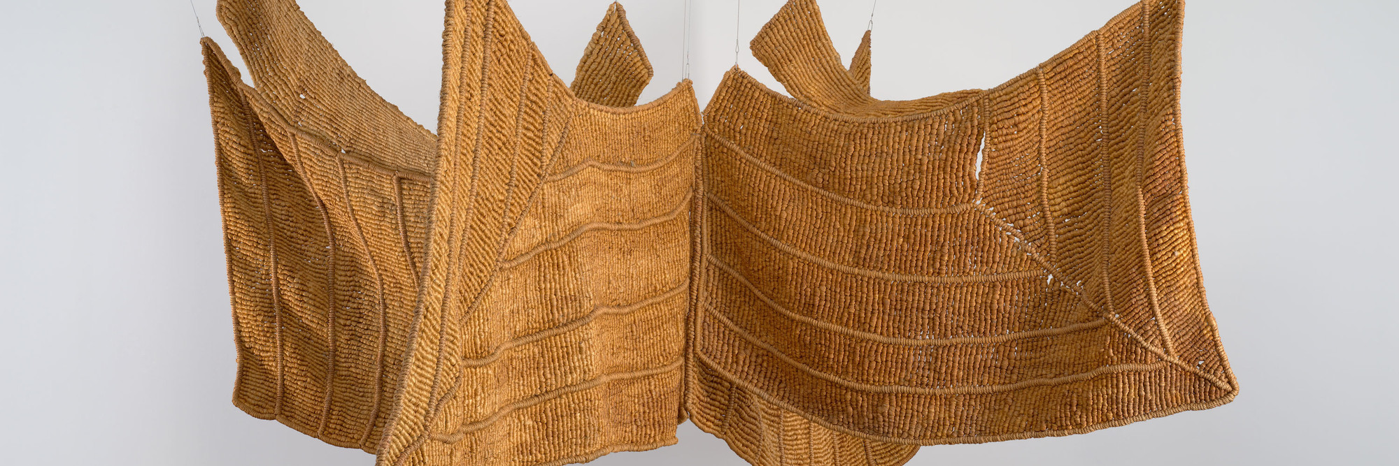Aurèlia Muñoz. Águila Beige (Brown Eagle). 1977. Macramé with hand-dyed sisal and jute yarn, 72 × 156 × 150&#34; (182.9 × 396.2 × 381 cm). Committee on Architecture and Design Funds. Digital image © 2019 The Museum of Modern Art, New York. Photo: Jonathan Muzikar