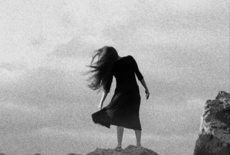 Hacer una diagonal con la musica (Making a Diagonal with Music). 2019. Great Britain. Directed by Aura Satz. Courtesy Aura Satz