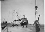 Publicity photograph of Calder during the installation of “Alexander Calder” (September 29, 1943–January 16, 1944). 1943. Gelatin silver print, 3 3/4 x 4 3/4″ (9.5 x 12 cm). Photographic Archive, The Museum of Modern Art Archives, New York. © 2020 Calder Foundation, New York / Artists Rights Society (ARS), New York