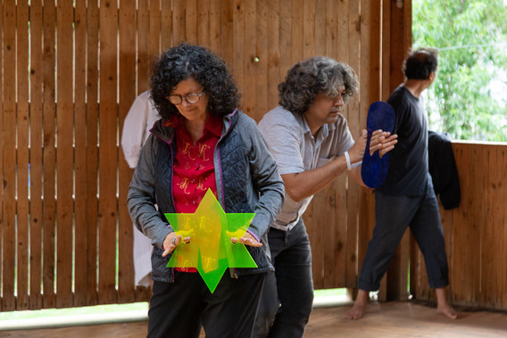 Bernardo Zabalaga’s Esqueleto gelatinoso brillante in use by Catalina Juárez and Jorge González during the workshop El Canto de la Yerba Bruja, 2022