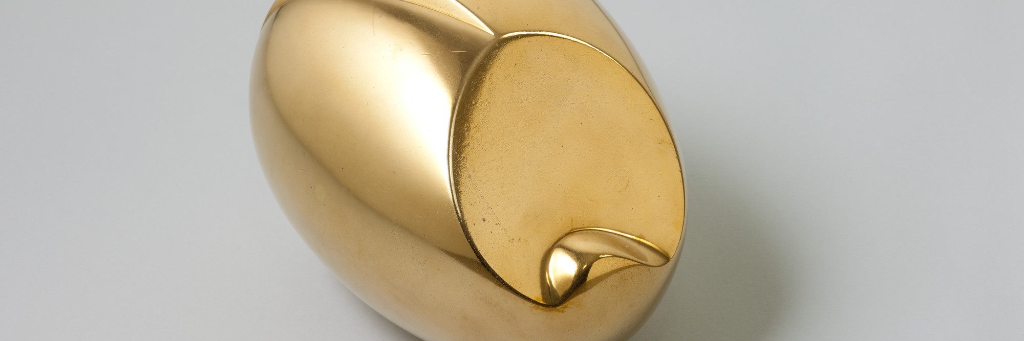 Constantin Brâncuși. The Newborn. version I, 1920 (close to the marble of 1915). Bronze, 5 3/4 × 8 1/4 × 5 3/4&#34; (14.6 × 21 × 14.6 cm). The Museum of Modern Art, New York. Acquired through the Lillie P. Bliss Bequest (by exchange). © Succession Brancusi - All rights reserved (ARS) 2018