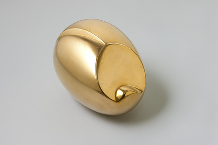 Constantin Brâncuși. The Newborn. version I, 1920 (close to the marble of 1915). Bronze, 5 3/4 × 8 1/4 × 5 3/4&#34; (14.6 × 21 × 14.6 cm). The Museum of Modern Art, New York. Acquired through the Lillie P. Bliss Bequest (by exchange). © Succession Brancusi - All rights reserved (ARS) 2018