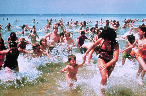 JAWS_1975_Bathers running to shore_5 Jaws