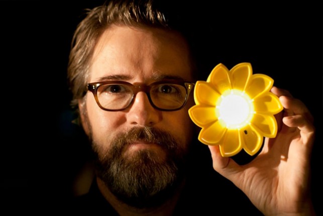 Artist Olafur Eliasson with his new design the Little Sun. Photo: Tomas Gislason