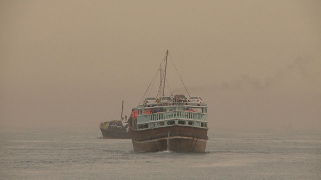 From Gulf to Gulf to Gulf. 2013. India. Directed by Shaina Anand and Ashok Sukumaran (CAMP). Courtesy the filmmakers