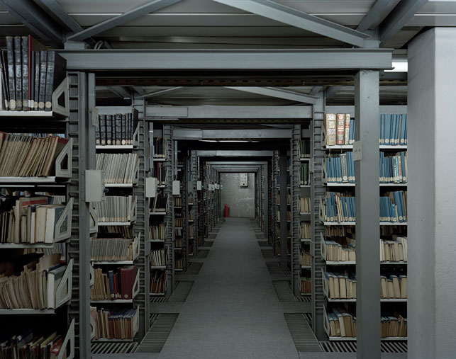 Hrair Sarkissian. istory. 2011. Archival inkjet print, 150 x 190 cm. Courtesy of the artist and Kalfayan Galleries, Athens – Thessaloniki