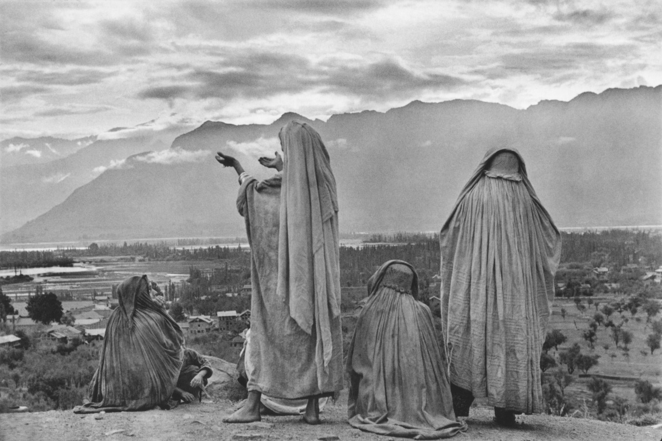 henri cartier-bresson photo essay henri cartier-bresson photo essay