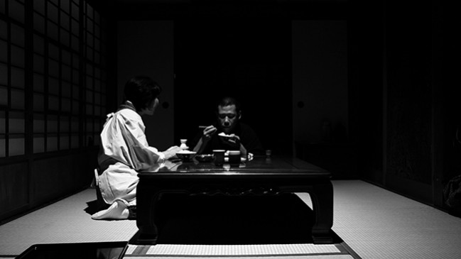 Meiro Koizumi. Defect in Vision.  2011. Installation with two-channel high-definition video (black and white, sound, 12 min.) © 2013 Meiro Koizumi. Courtesy Annet Gelink Gallery, Amsterdam
