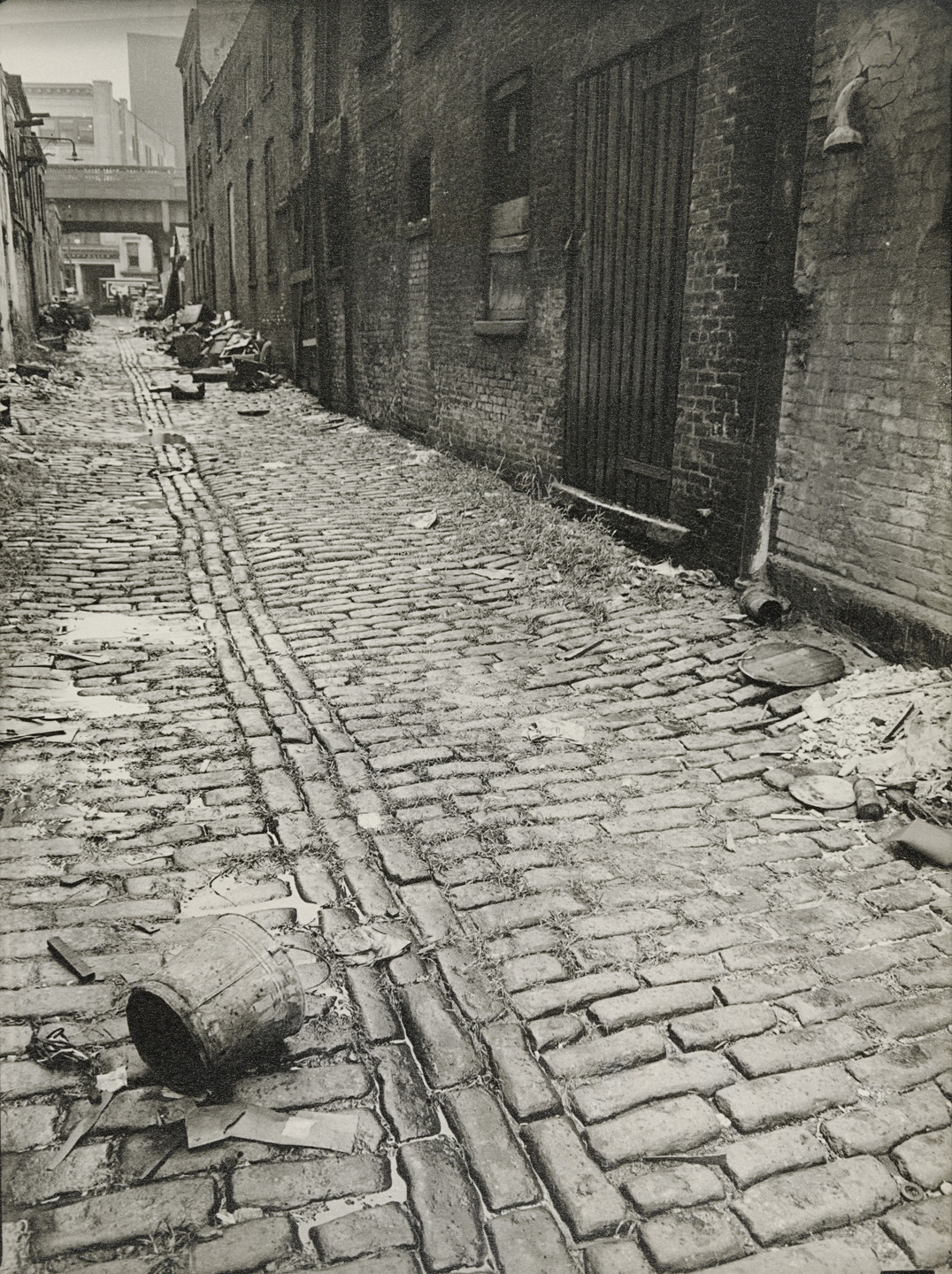 Berenice Abbott. Charles Lane between West and Washington Streets, Manhattan. September 20, 1938