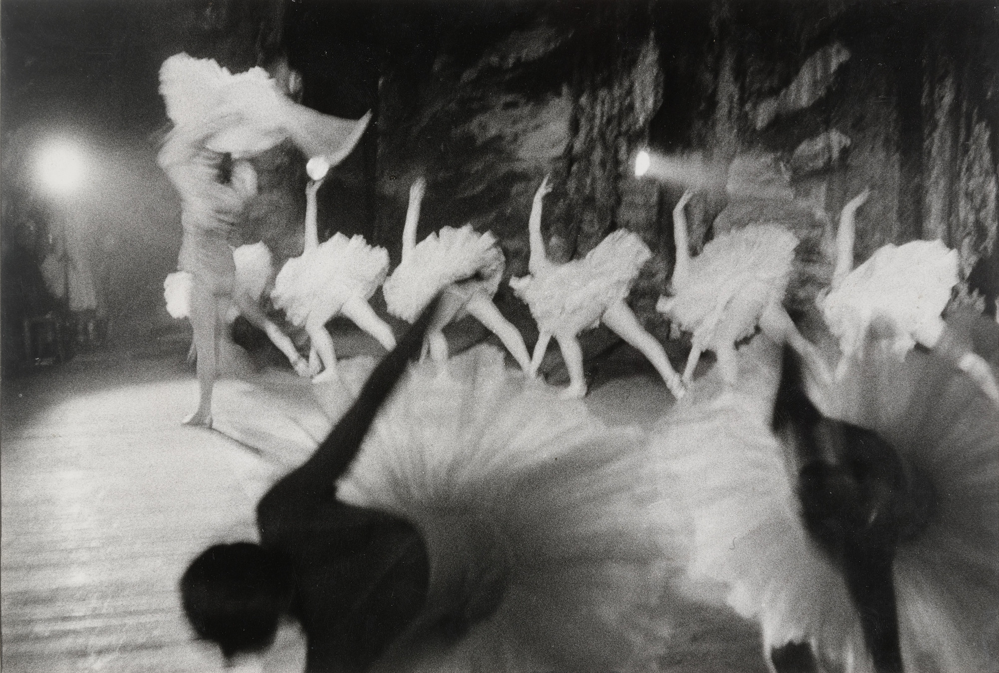 Sabine Weiss. Ballerini (Ballet Dancers). c. 1950