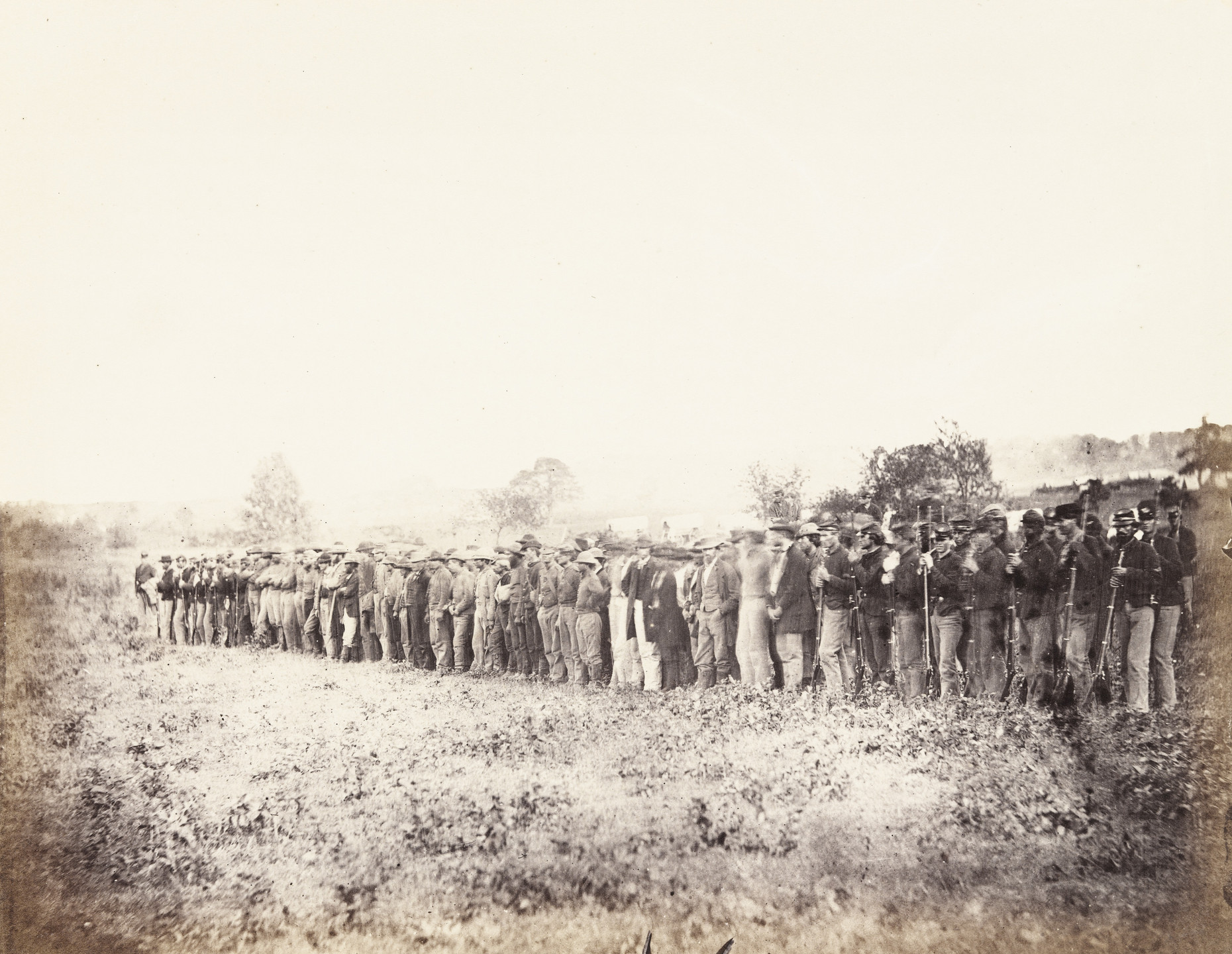Alexander Gardner, Timothy O&#39;Sullivan. Group of Confederate Prisoners at Fairfax Court-House. June, 1863