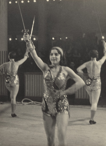 Ilse Bing. Moulin Rouge. 1931