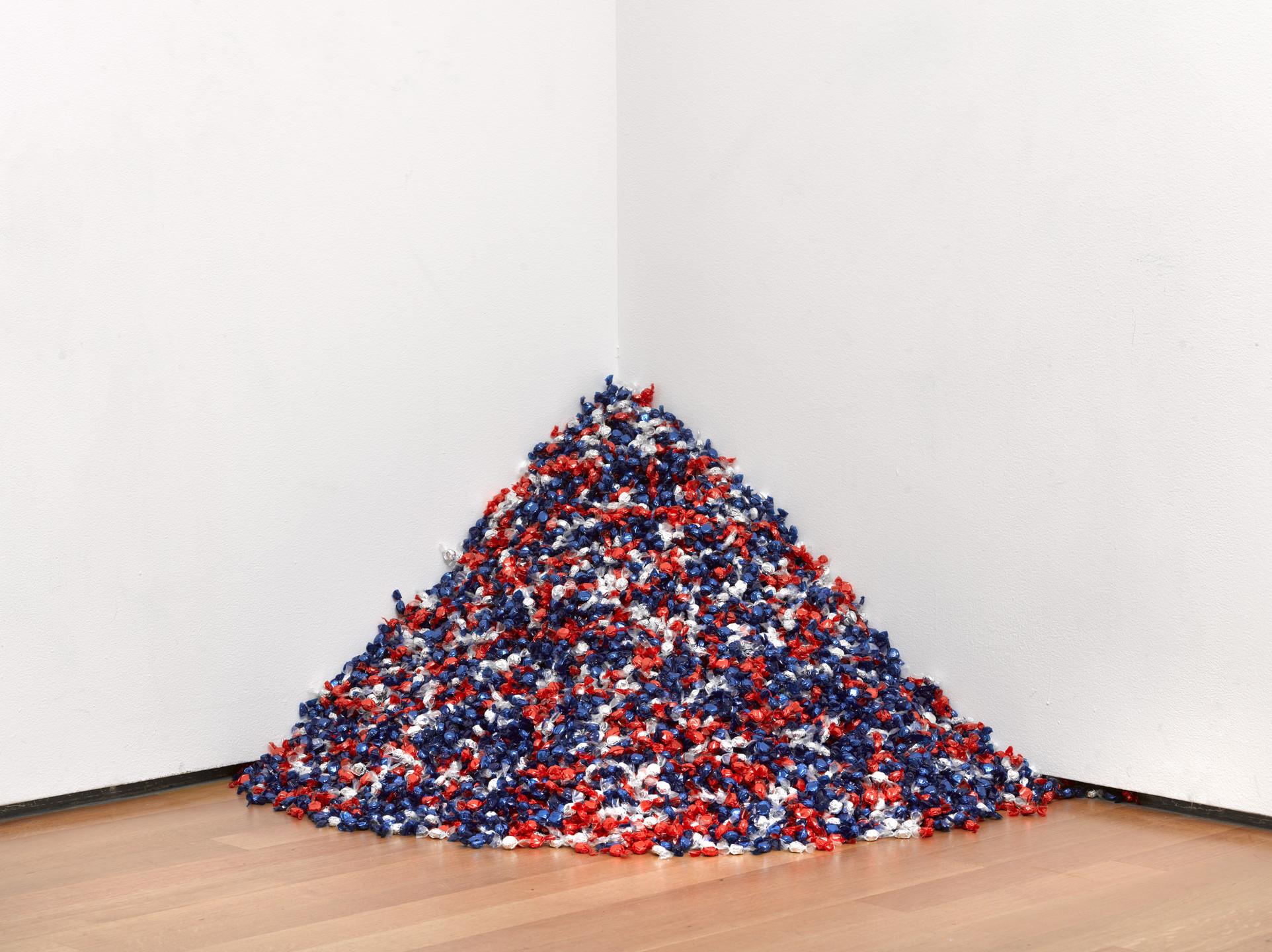 Felix Gonzalez-Torres. &#34;Untitled&#34; (USA Today). 1990