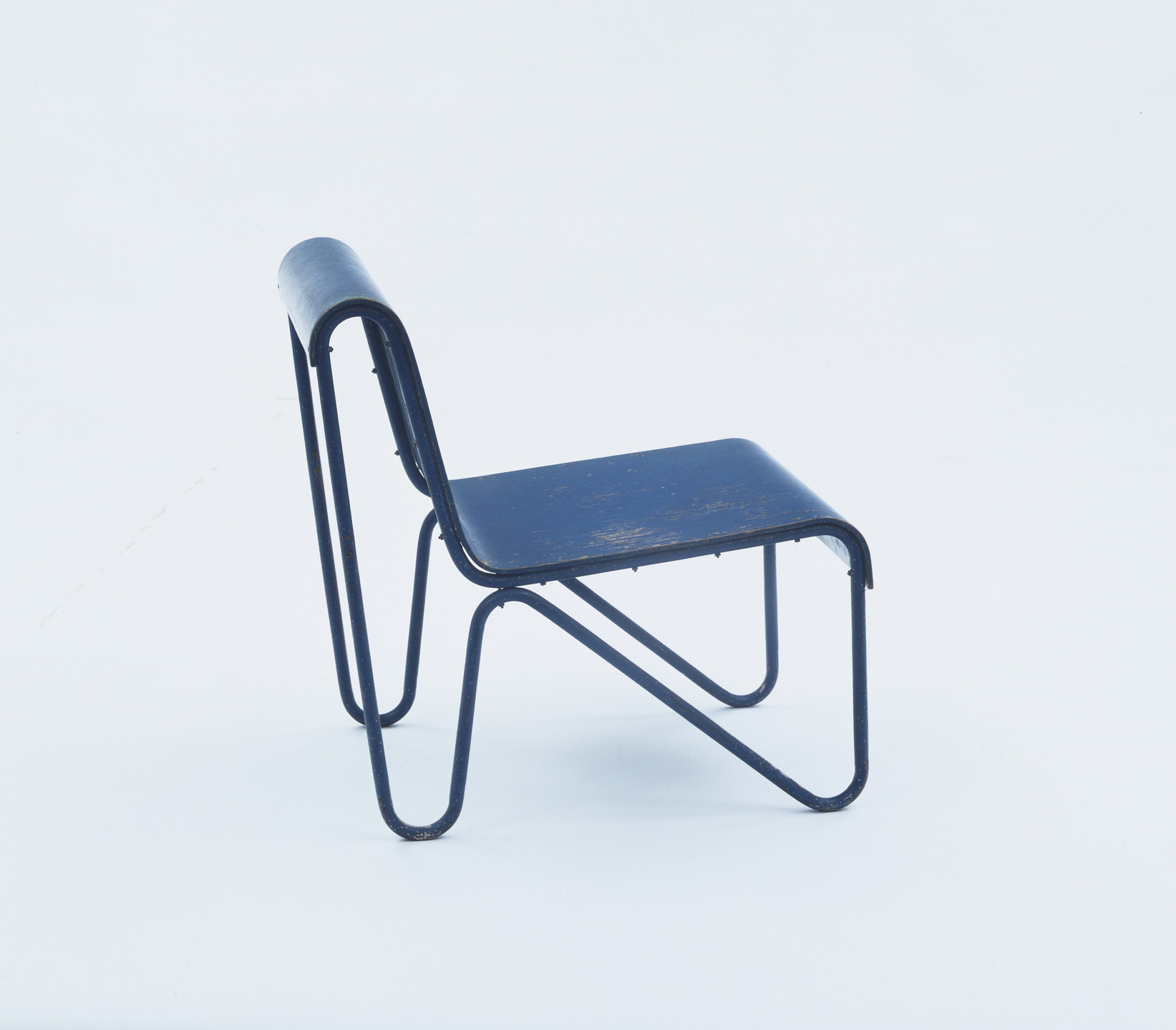 Gerrit Rietveld. Beugel (Bow) Child&#39;s Chair. 1927–1930