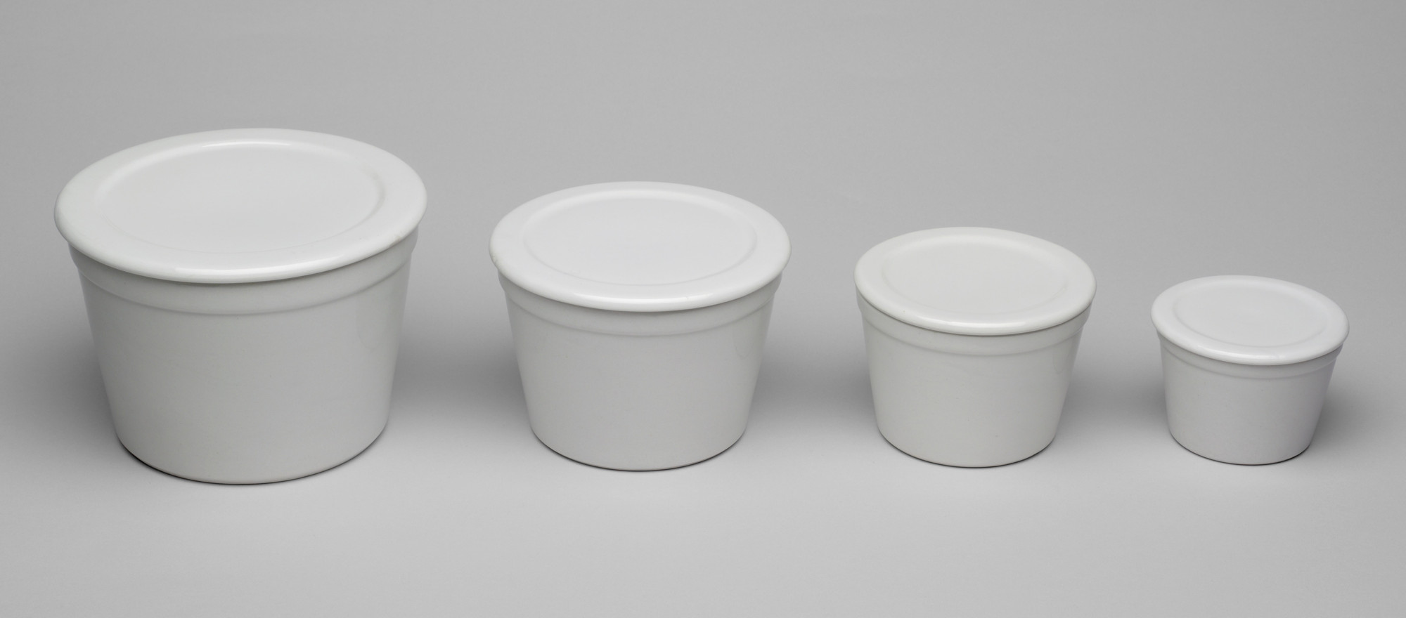 Arabia, Wärtsilä Ab, Helsinki, Finland. Covered Nesting Storage Bowls. Unknown
