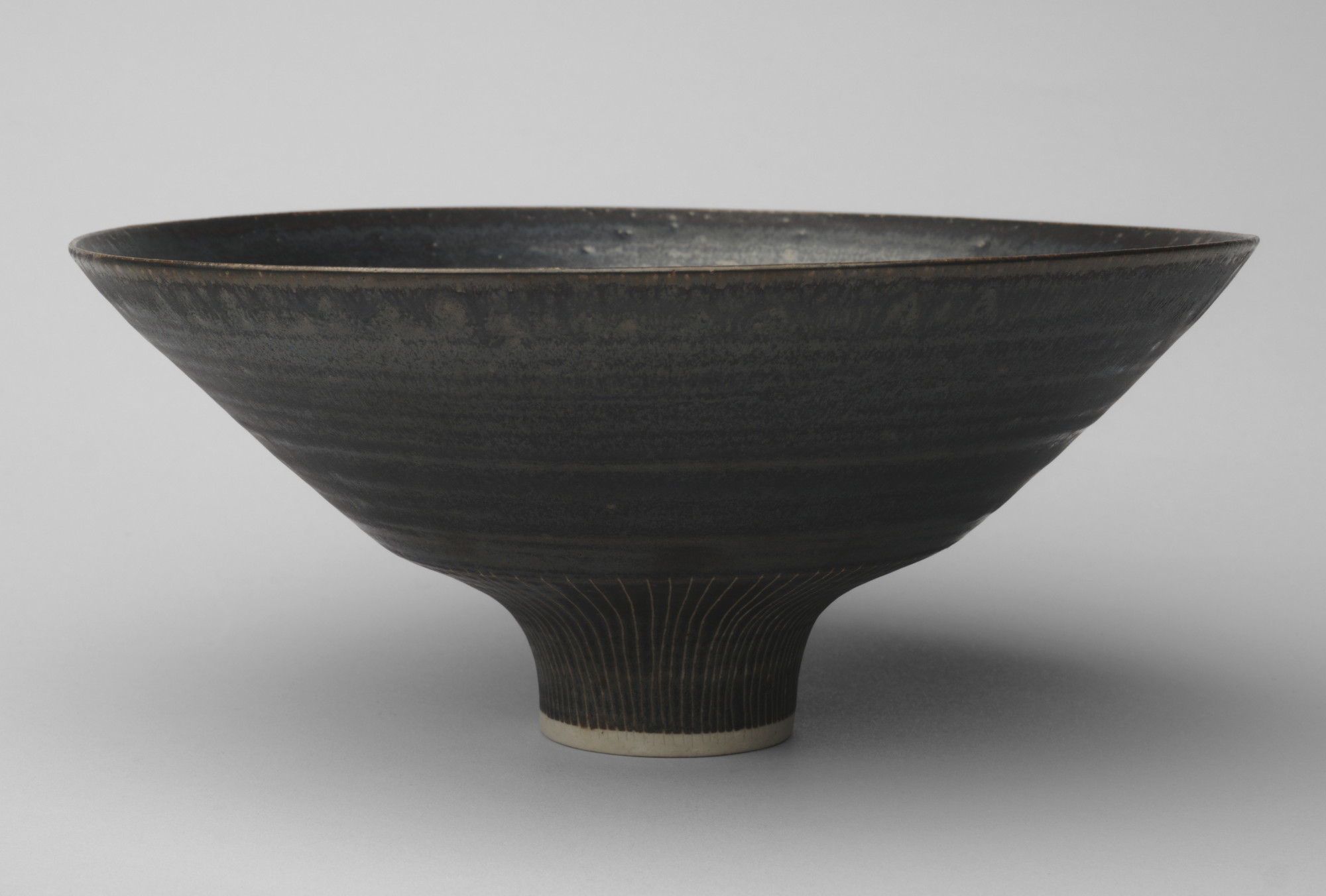 Lucie Rie. Bowl. c. 1980