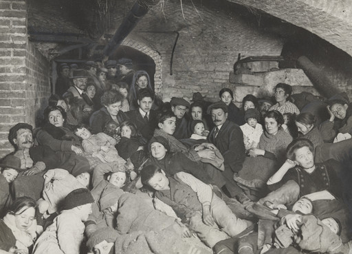 French Pictorial Service. "During the Recent Bombardment of Padua". December 30-31, 1917