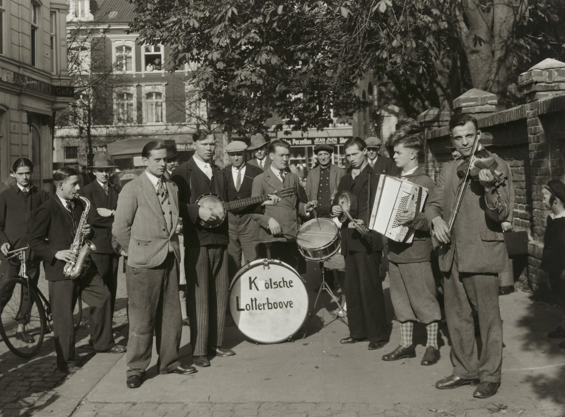 August Sander. Street Musicians. 1928