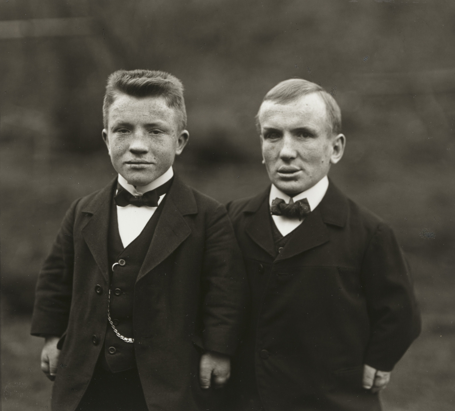 August Sander. Midgets. 1906-14