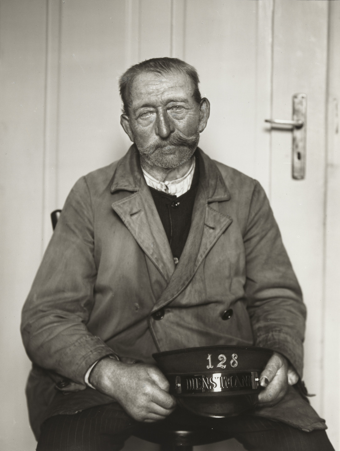 August Sander. Porter. c. 1929