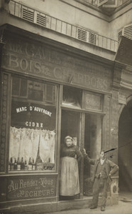 Aux caves des familles, Paris