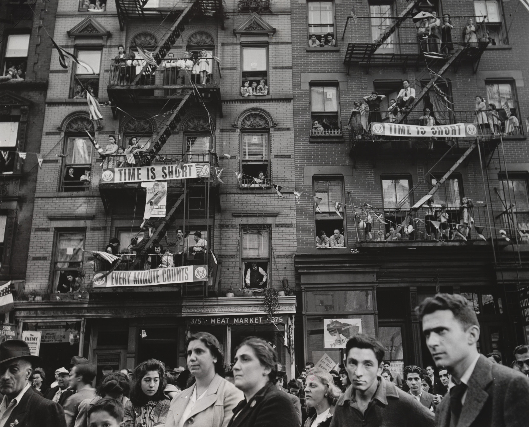 Weegee (Arthur Fellig). Time is Short. 1942