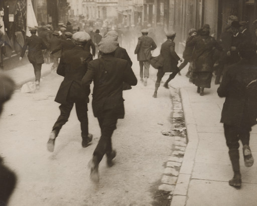 Pacific & Atlantic Photos. "De Valera's Dramatic Reappearance and Arrest". 1923