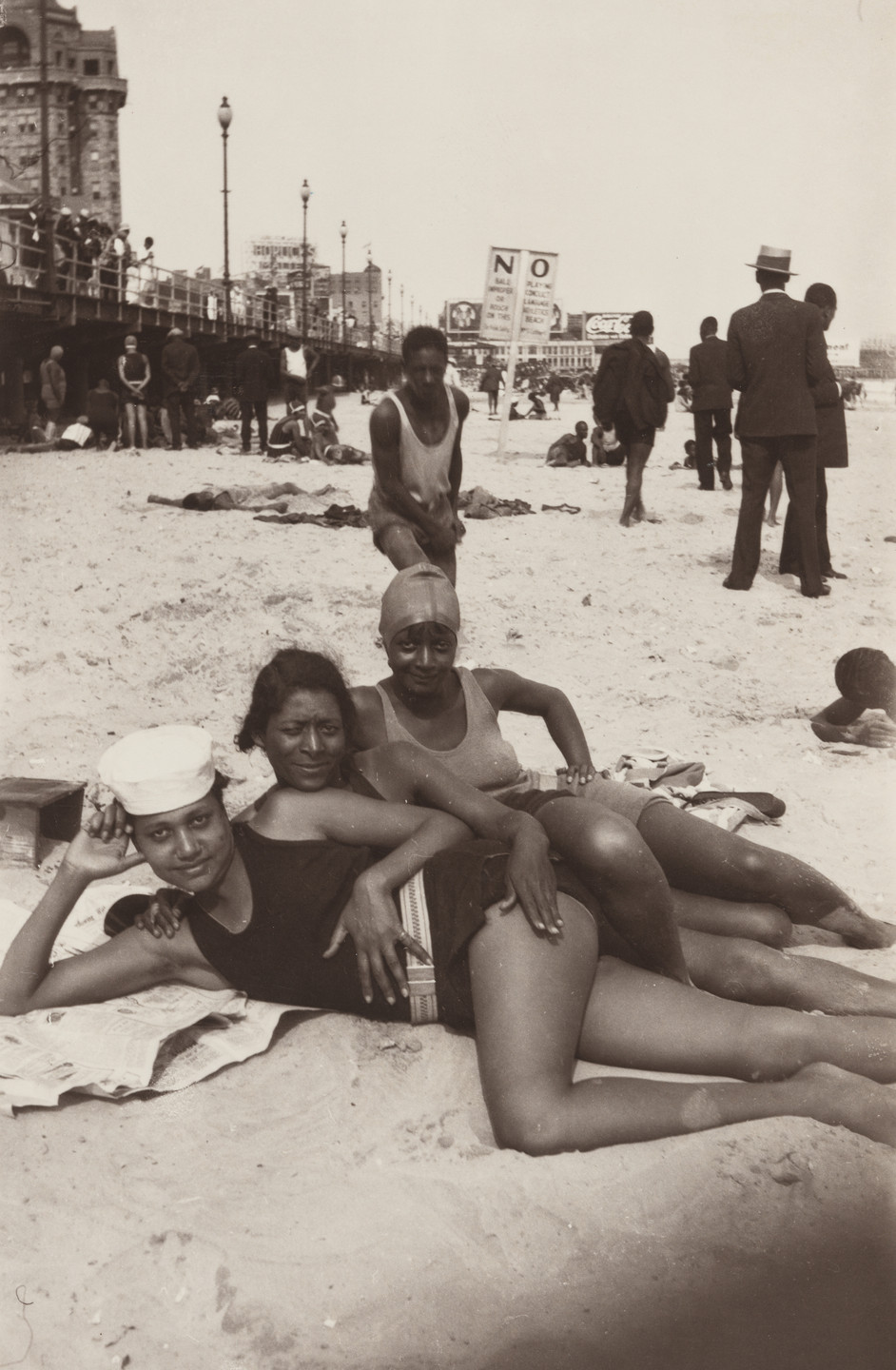 James Van Der Zee. At the beach. 1920s