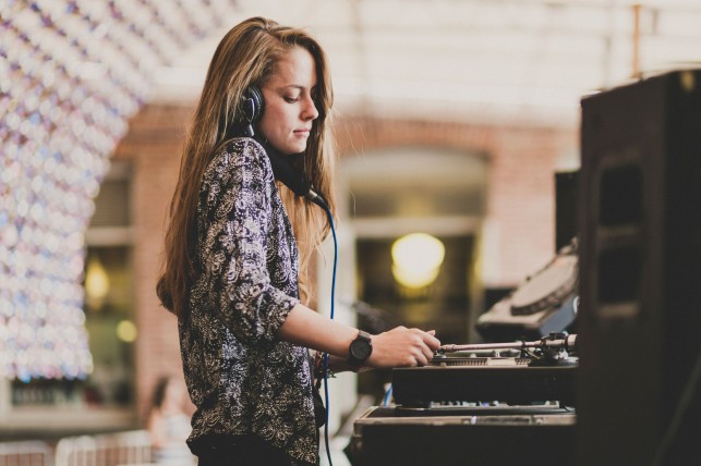 The day started with Avalon Emerson, a young producer making waves from Berlin via San Francisco. MoMA PS1 Warm Up, Saturday, August 30, 2014. Photo: Charles Roussel