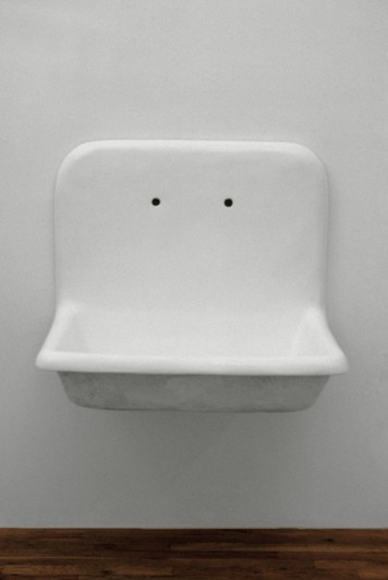 Robert Gober. <em>Untitled.</em> 1984. Plaster, wood, wire lath, aluminum, watercolor, semi-gloss enamel paint, 28 x 33 x 22 1/2″ (71.1 x 83.8 x 57.2 cm). Rubell Family Collection. Courtesy the artist and Matthew Marks Gallery. © 2014 Robert Gober