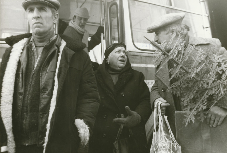 The Nylon Christmas Tree. (Neilonis nadzvis khe). USSR. 1986. Directed and co-written by Rezo Esadze. Courtesy of Gosfilmofond of Russia