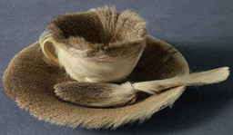 Meret Oppenheim. Object. 1936. Fur-covered cup, saucer, and spoon, cup 4 3/8″ (10.9 cm) in diameter; saucer 9 3/8″ (23.7 cm) in diameter; spoon 8″ (20.2 cm) long, overall height 2 7/8″ (7.3 cm). Purchase. © 2009 Artists Rights Society (ARS), New York/Pro Litteris, Zurich