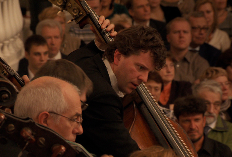 Around the World in 50 Concerts. 2014. Netherlands. Directed by Heddy Honigmann. Courtesy of Cobos Films