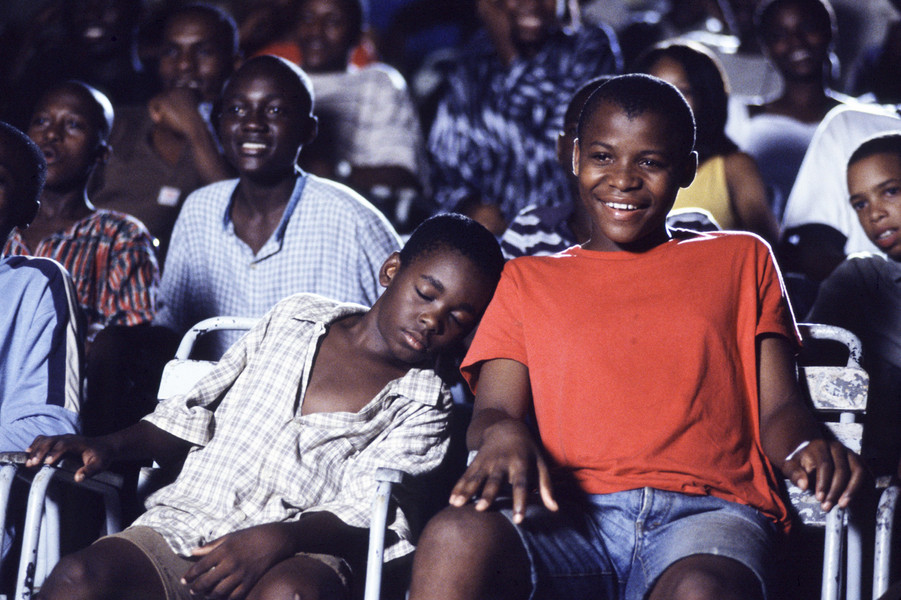 Hollow City. 2004. Angola. Directed by Maria João Ganga