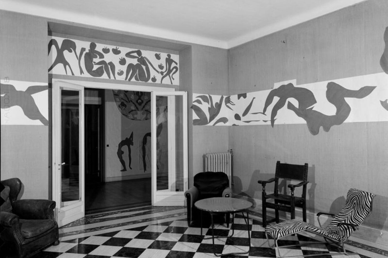 The Swimming Pool in Matisse’s dining room at the Hôtel Régina, Nice, 1953. Photo: Hélène Adant. © Centre Pompidou - MnamCci - Bibliothèque Kandinsky