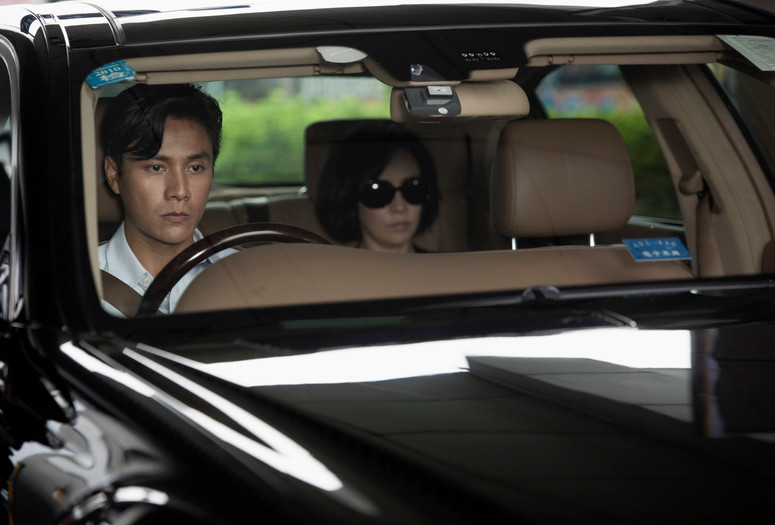 Bends. 2013. Hong Kong. Directed by Flora Lau. Courtesy Distribution Workshop (HK) Limited