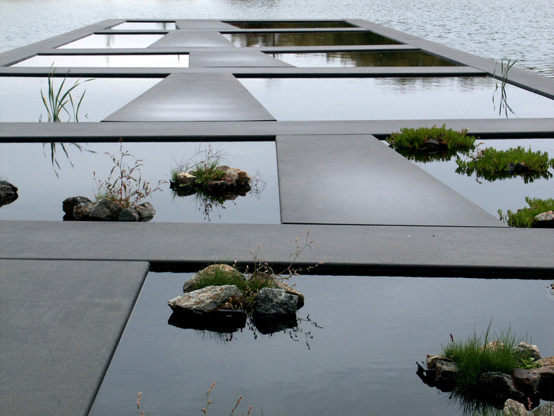 Detail of Water Garden, Bordeaux Botanical Garden. La Bastide, Bordeaux, France. 2000–02. Catherine Mosbach, Mosbach Paysagistes, Paris, France. Photo: C. Mosbach/Mosbach Paysagistes