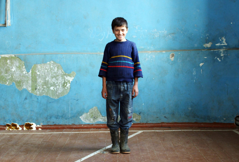 The Machine Which Makes Everything Disappear (Manqana, romelic kvelafers gaaqrobs). 2012. Georgia/Germany. Written and Directed by Tinatin Gurchiani. Image courtesy of Icarus Films