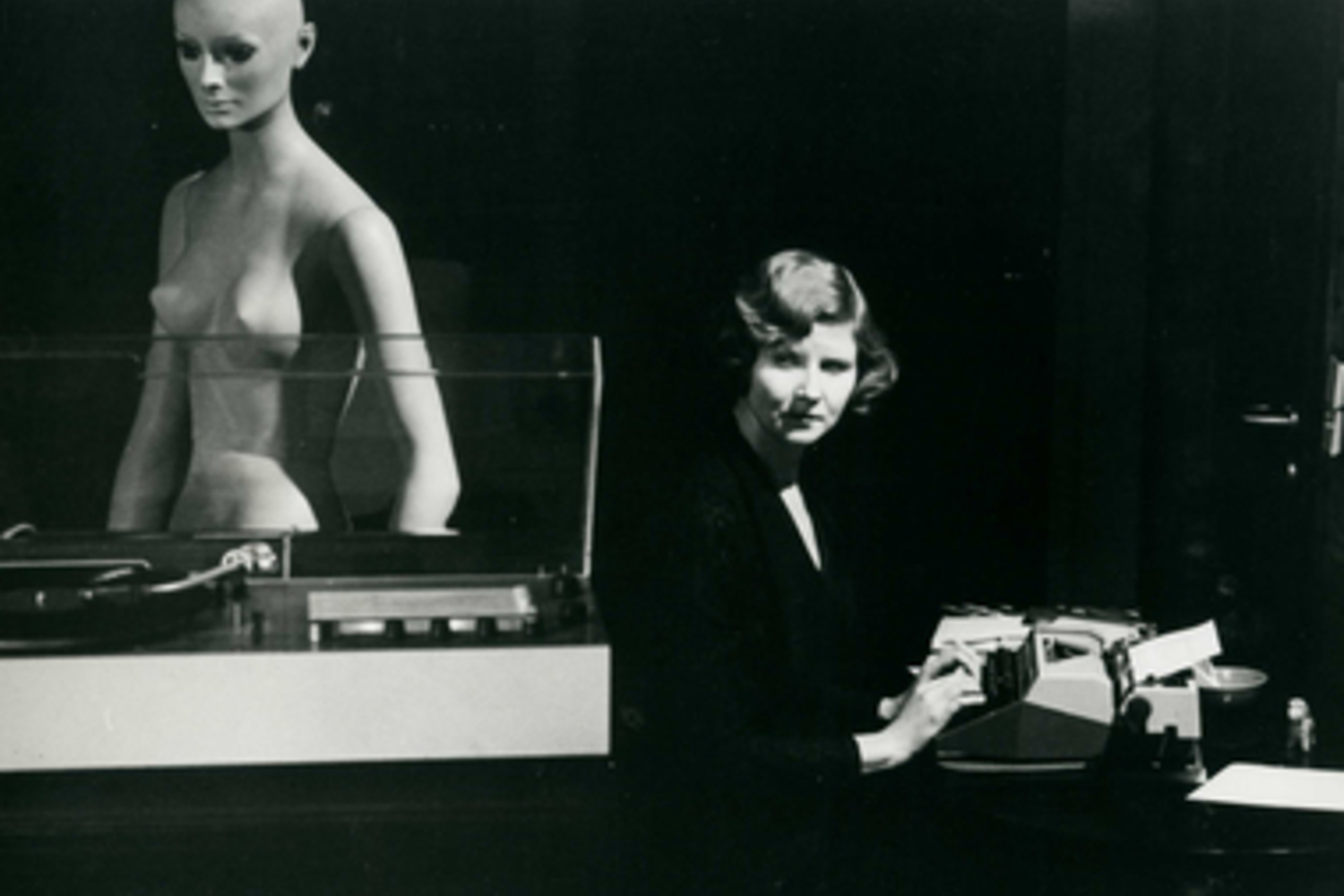 Die bitteren Tränen der Petra von Kant (The Bitter Tears of Petra von Kant). 1972. Germany. Directed by Rainer Werner Fassbinder