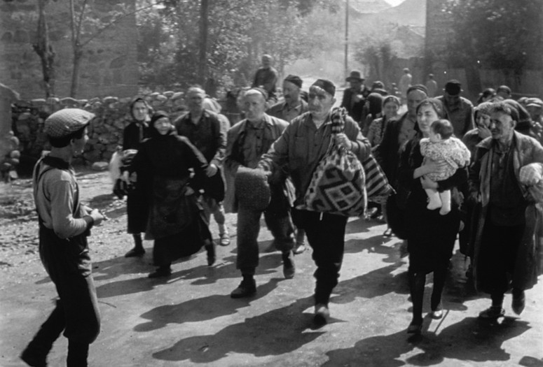 Jariskatsis mama (Father of a Soldier). 1964. USSR. Directed by Rezo Chkeidze. Courtesy of UC Berkeley Art Museum and Pacific Film Archive