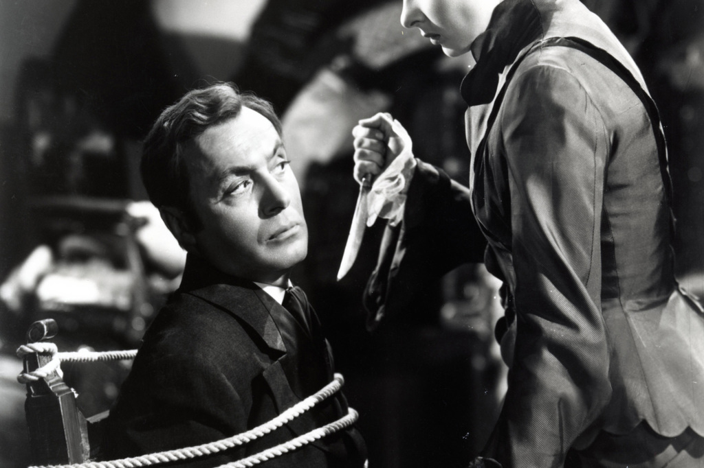 Gaslight. 1944. USA. Directed by George Cukor. Courtesy The Museum of Modern Art Film Stills Archive
