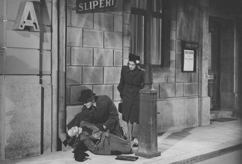 Changing Trains. 1943. Sweden. Directed by Hasse Ekman. Courtesy Swedish Film Institute