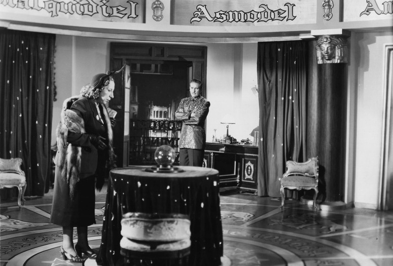 In the Palm of Your Hand. 1951. Mexico. Directed by Roberto Gavaldón. Courtesy Filmoteca UNAM