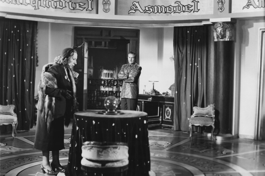 In the Palm of Your Hand. 1951. Mexico. Directed by Roberto Gavaldón. Courtesy Filmoteca UNAM
