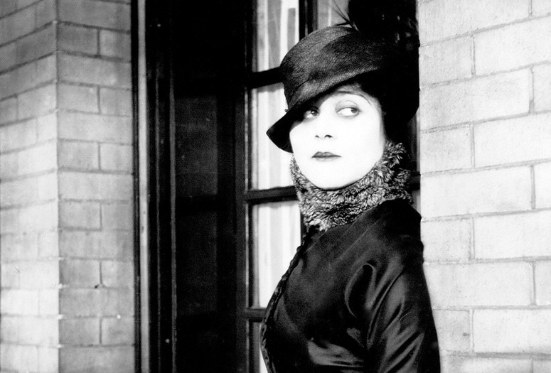 A Fool There Was. 1915. USA. Directed by Frank Powell. Image courtesy Photofest