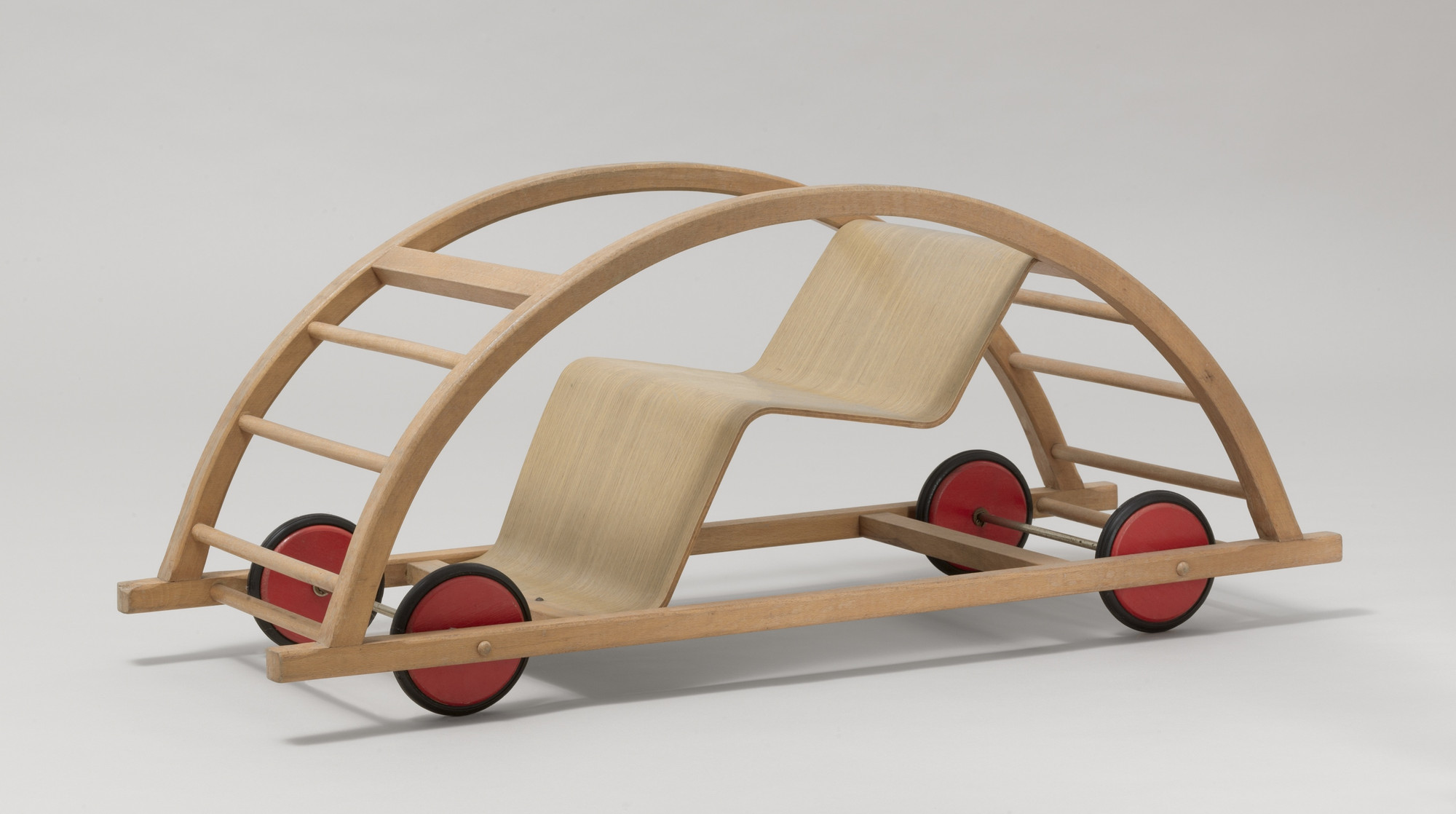 Beech frame and birch plywood seat, 15 3/4 x 39 3/8 x 14 15/16″ (40 x 100 x 38 cm). The Museum of Modern Art, New York. Architecture and Design Purchase Fund